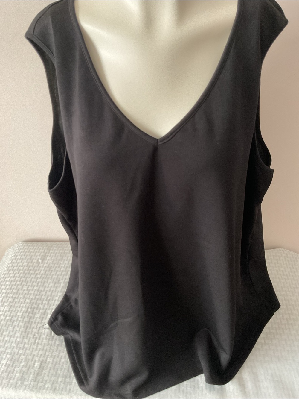 BloomChic V-Neck Tank - Picture 2 of 7